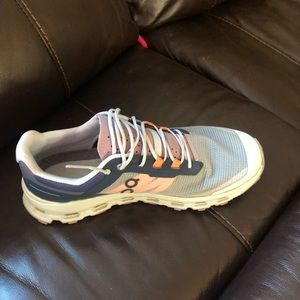 On running shoes worn very little they hurt my feet size 8w